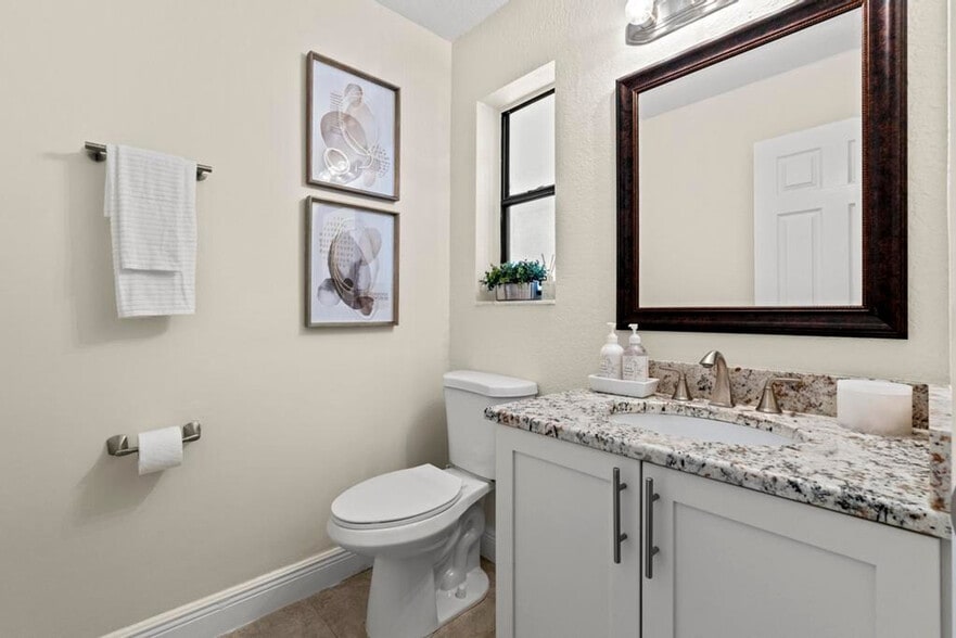 Building Photo - 13575 Columbine Ave