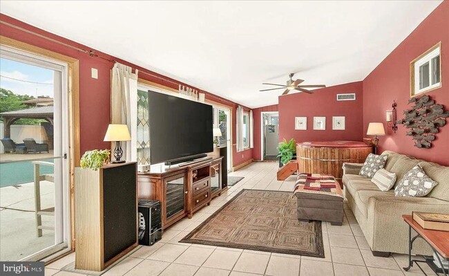 Building Photo - 7203 Peekskill Dr