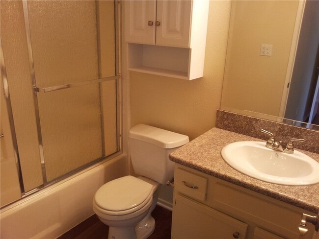 Building Photo - 987 E Del Mar Blvd