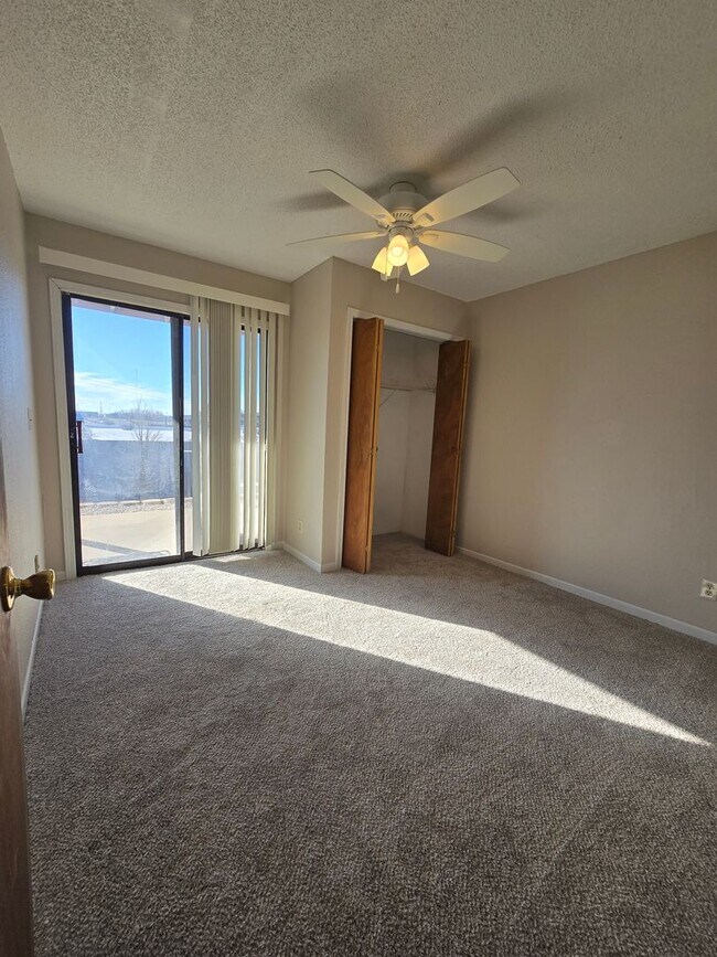 Building Photo - 2 Bedroom 1 Bathroom Apartment in the heart of Osage Beach!!