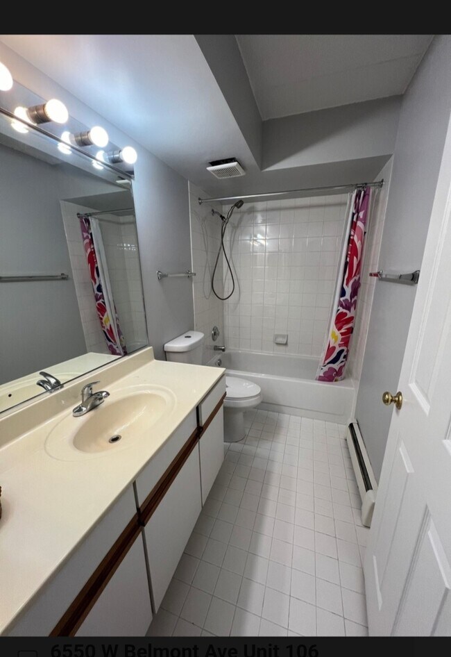 Building Photo - 6550 W Belmont Ave