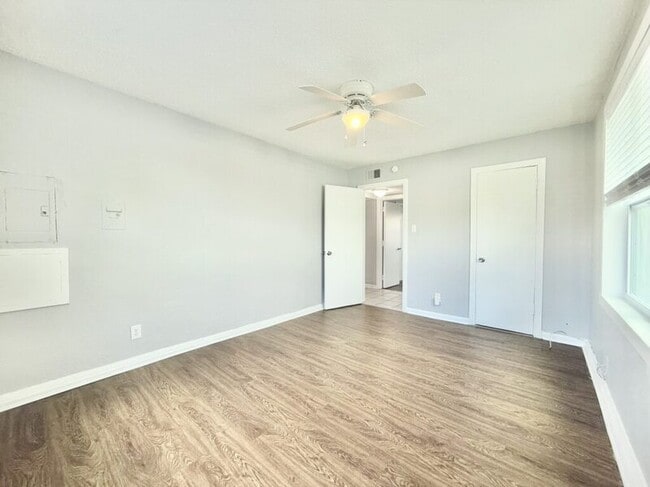 Building Photo - 1138 30th St S