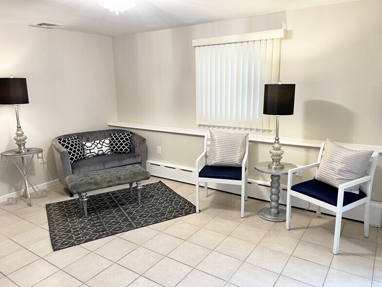 Building Photo - 36 2nd Ave