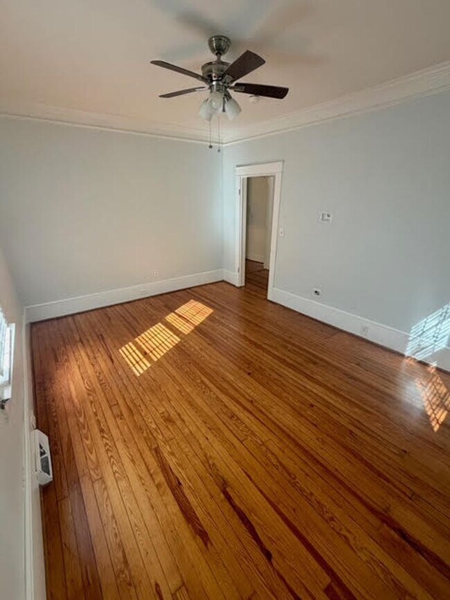 Building Photo - Charming 4BR/2BA House w/ Fenced back yard!