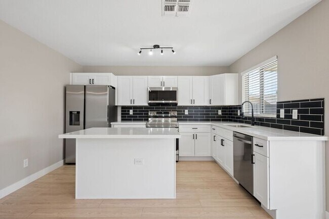 Building Photo - 40130 N Costa Del Sol Dr