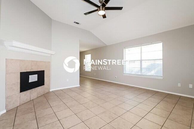 Building Photo - 3 Bedroom Pet-Friendly Home in Dallas, TX with Main Street Renewal