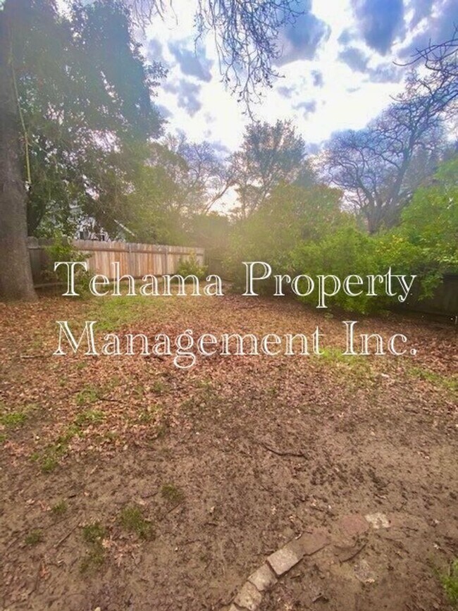 Building Photo - 3 Bedroom 2 bath home in Red Bluff.