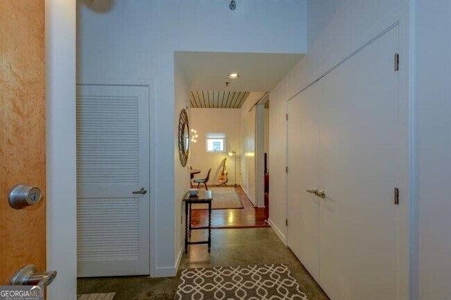 Building Photo - 620 Glen Iris Dr NE