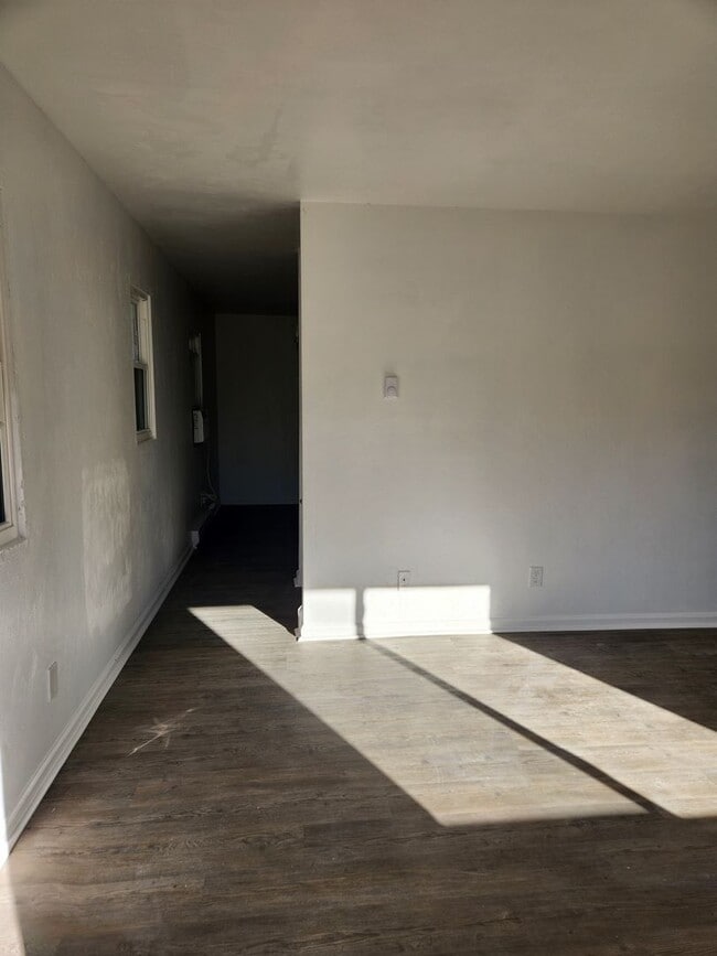 Building Photo - FOR RENT - PORTSMOUTH