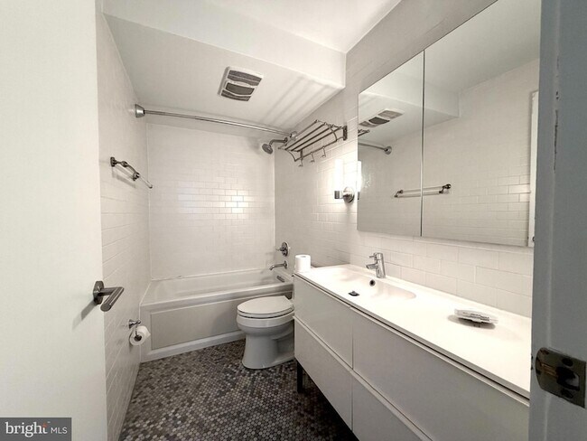 Building Photo - 1318 22nd St NW