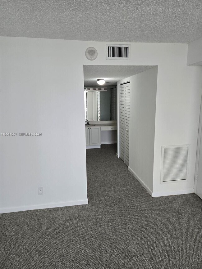 Building Photo - 290 174th St