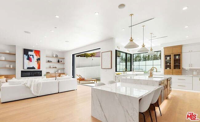 Building Photo - 2565 Patricia Ave