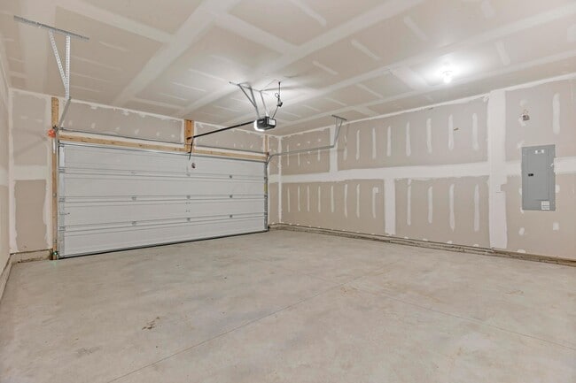 Building Photo - 539 Darliene Dr