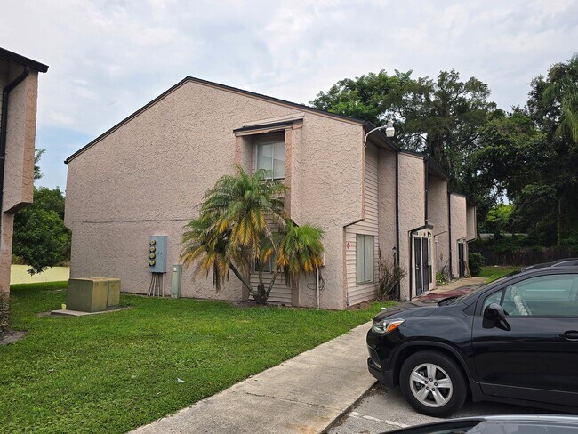Building Photo - 3904 Coronation Ct