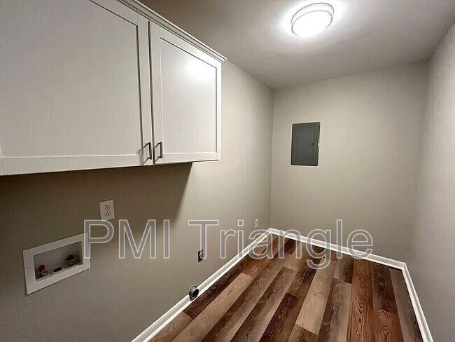 Building Photo - 3609 Lynn Rd