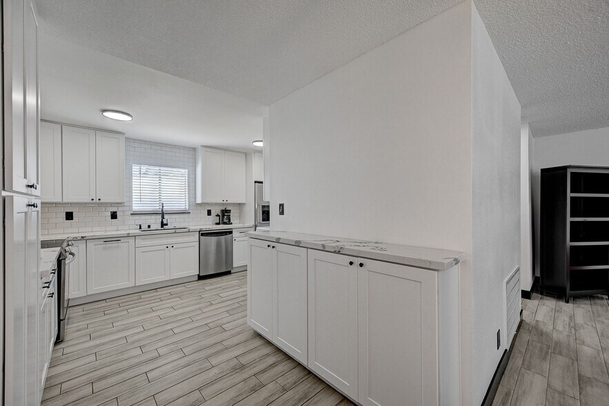 Building Photo - 573 Greenbriar Townhouse Way