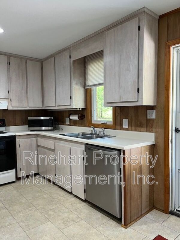 Building Photo - 866 State Rd 316