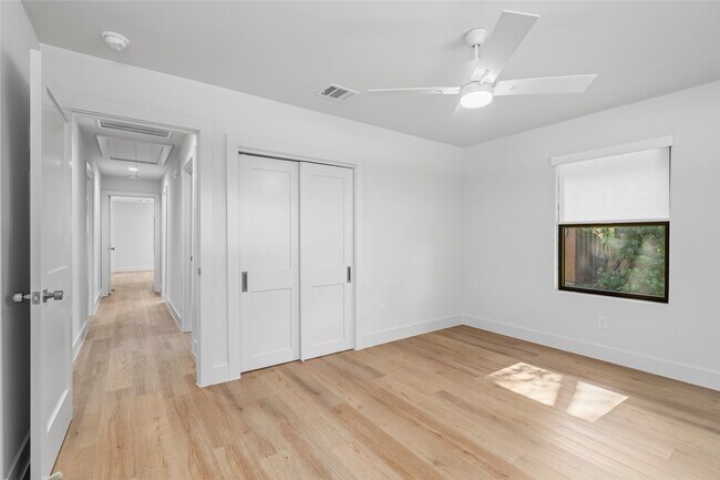 Building Photo - 9606 Pine Lake Dr