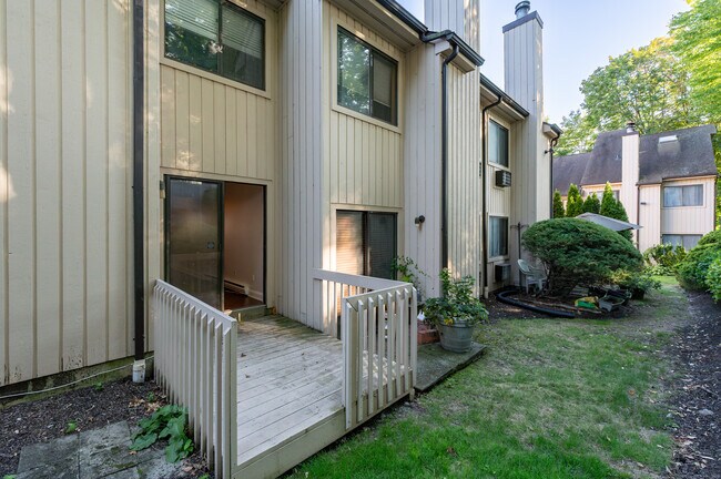 Building Photo - 19 Woodway Rd