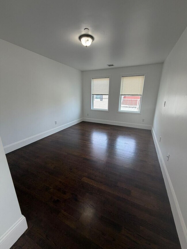 Building Photo - 375 Crescent Ave