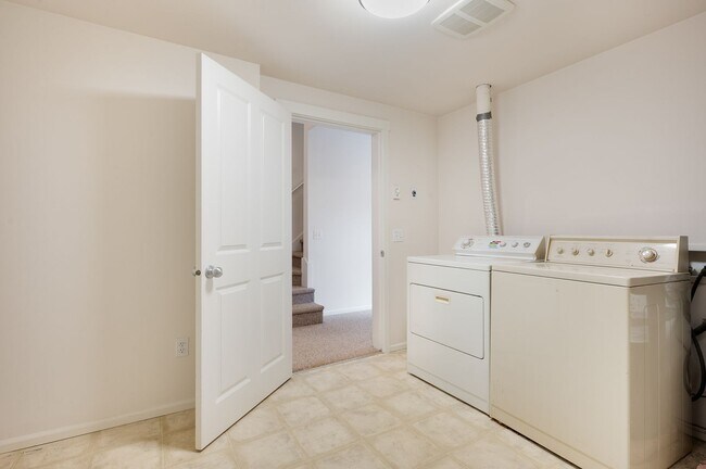 Building Photo - The Perfect Urban Escape: A Quiet, Safe 3-Bedroom Townhouse in North Queen Anne - Tour Now!