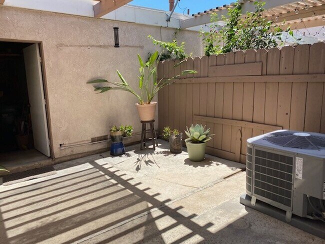 Building Photo - **Coming Soon** Modern Irvine Townhome in ...