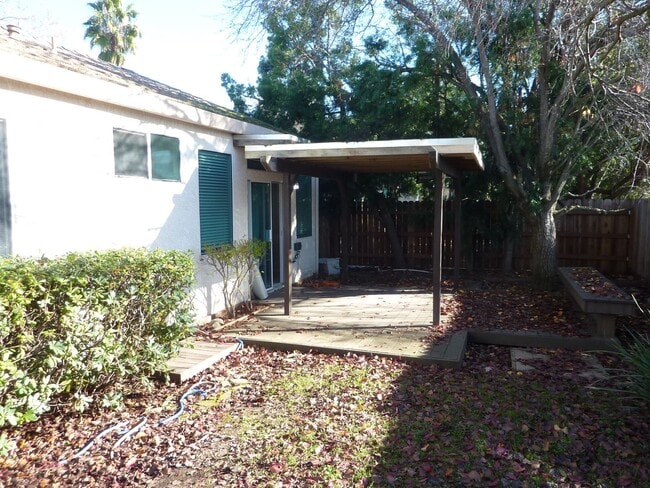 Building Photo - Single Story Home w/ Attached Garage