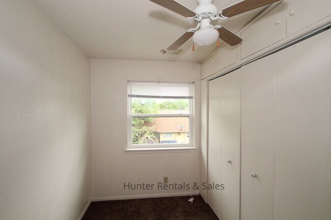 Building Photo - Two Story Willowsprings Home
