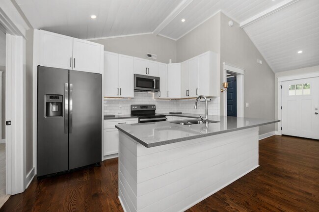 Building Photo - 2600 Aspen Dr