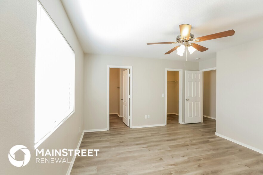 Building Photo - 2440 S 71st Ln