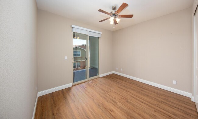Building Photo - 6491 Bayview Dr