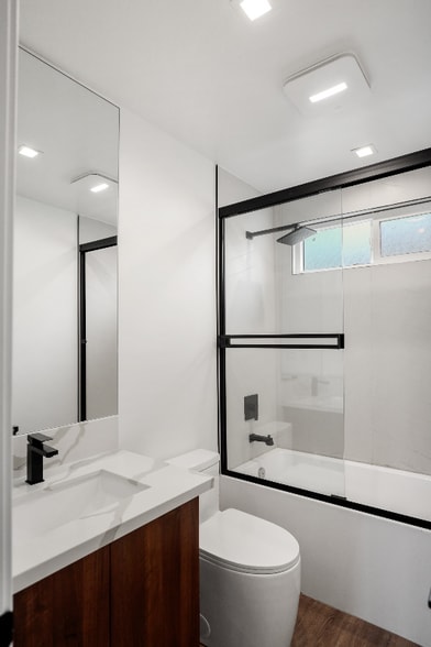 Building Photo - 701 N Hill Pl