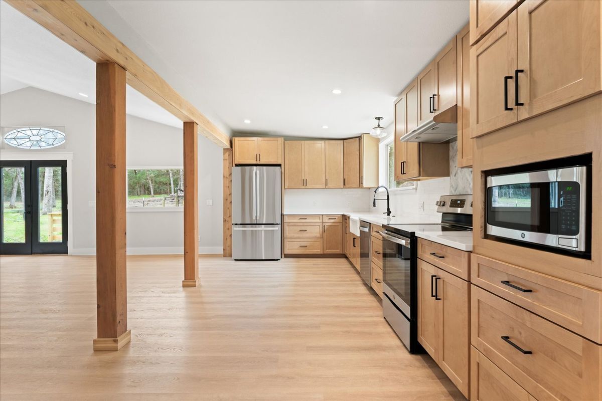 Building Photo - 533 Pine Canyon Dr