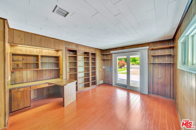 Building Photo - 1100 Rodeo Rd