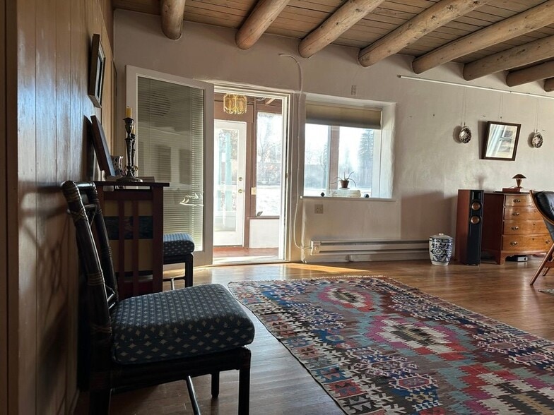 Building Photo - 332 Kit Carson Rd