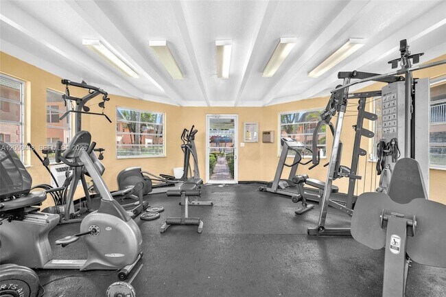 Building Photo - 770 SE 2nd Ave