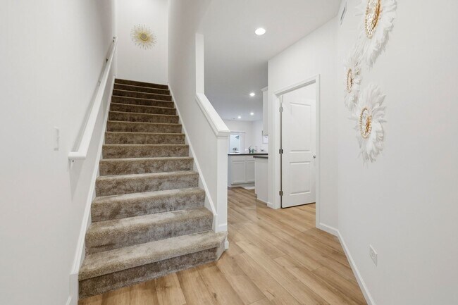 Building Photo - 5920 Hawkweed Dr