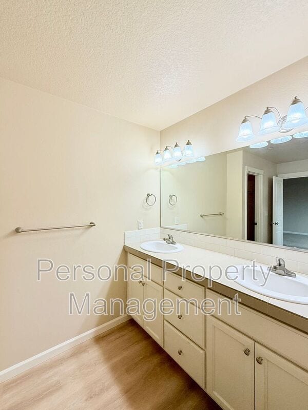 Building Photo - 7408 NE 30th Ave