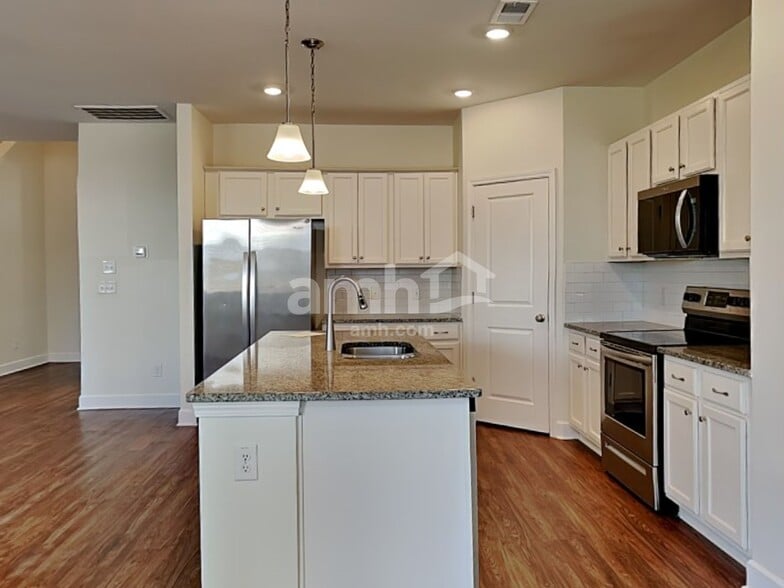 Building Photo - 4406 Erabele Dr