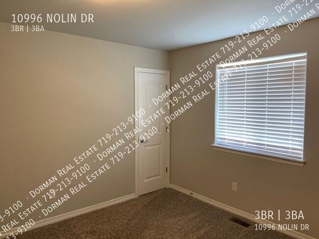 Building Photo - 10996 Nolin Dr