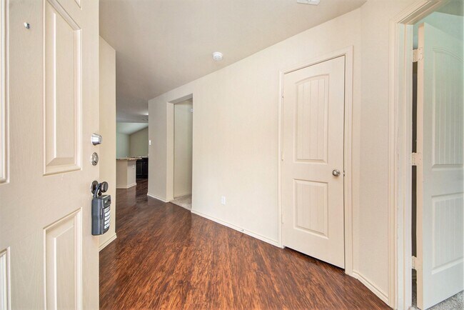 Building Photo - 20330 Louetta Reach Dr