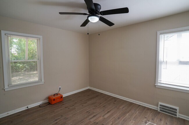 Building Photo - Freshly Renovated 3-Bedroom Home – Quality...