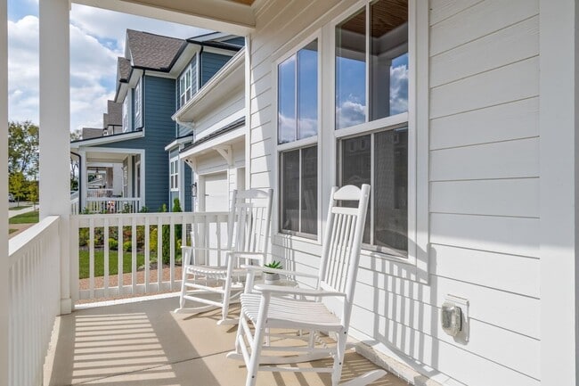 Building Photo - Now available in the highly desirable Lockwood Glen community in Franklin