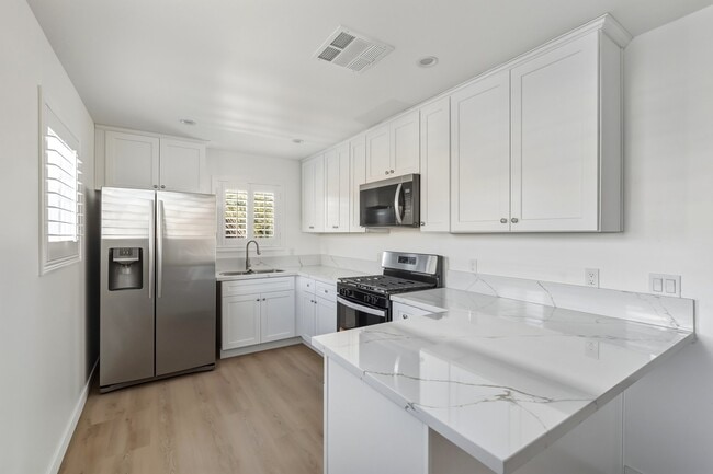 Building Photo - 13050 Terra Bella St