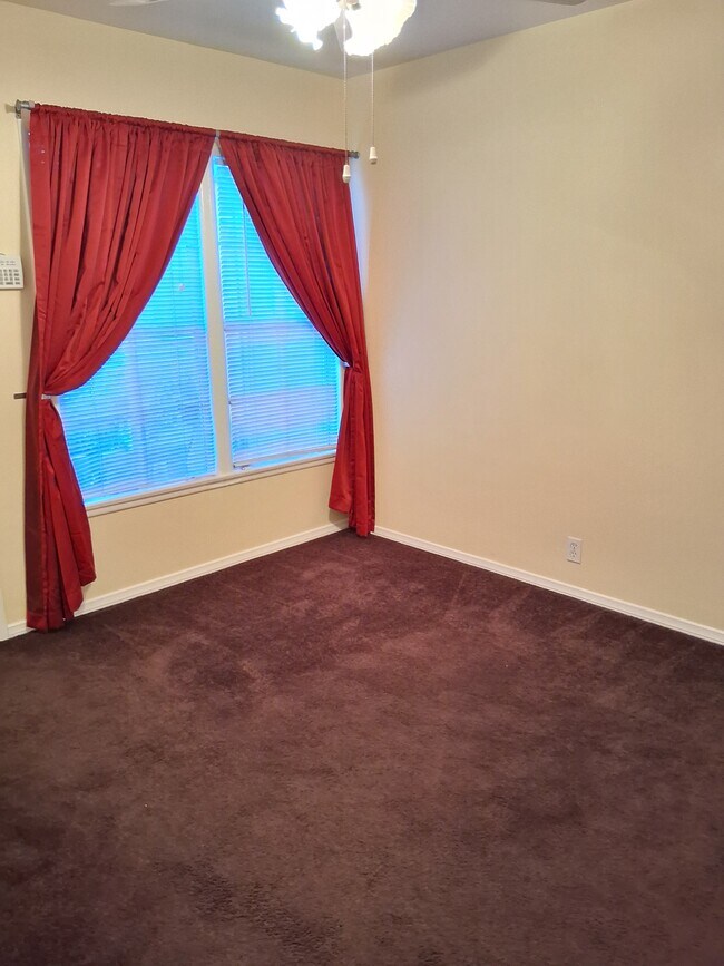 Front House Bedroom #3 - 2724 W Caldwell St