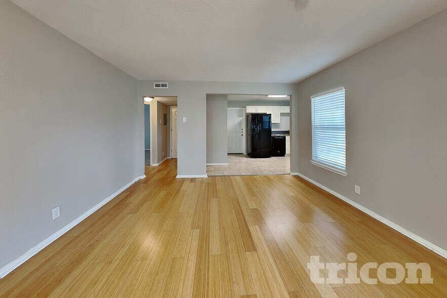 Building Photo - 706 Olney Dr