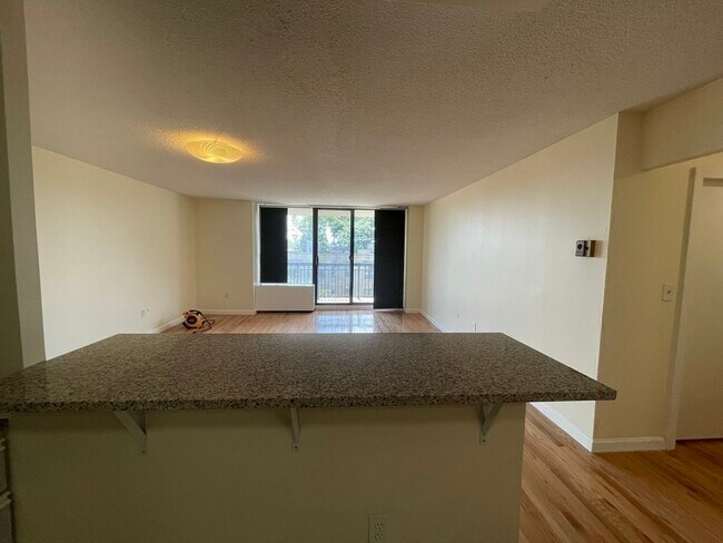 Building Photo - 59 Longwood Ave