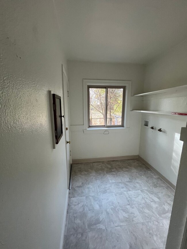 Building Photo - Charming 3 Bedroom 1.5 Bath Rural Tudor Revival Home