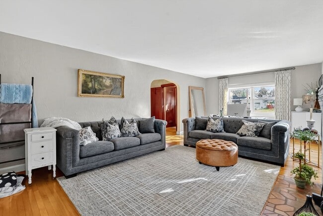 Building Photo - 350 Converse St