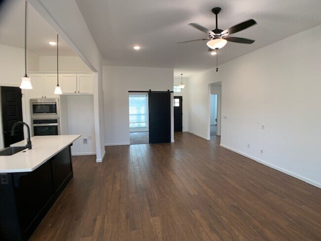 Building Photo - Edmond 3 bed Deer Creek